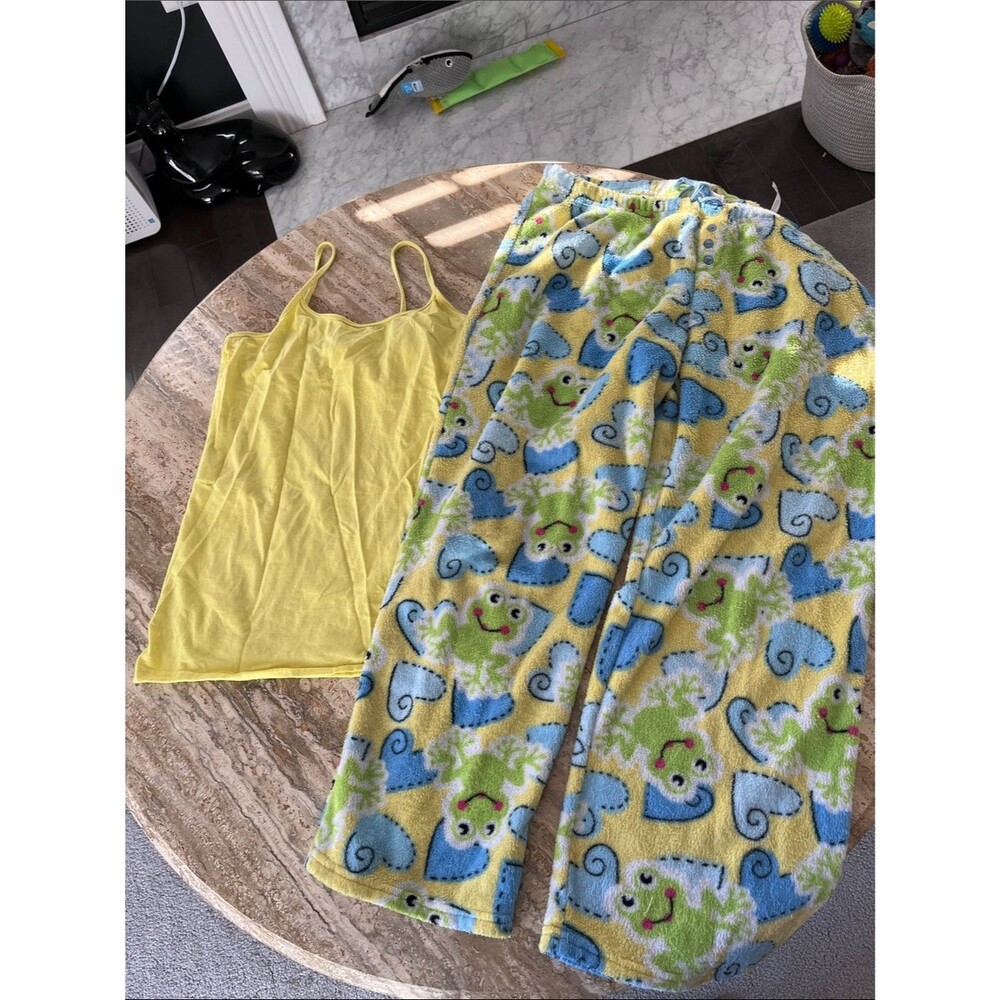 Women’s forever 21 largeYellow TankTop and Frog-Print Pajama Pants adult Pajamas